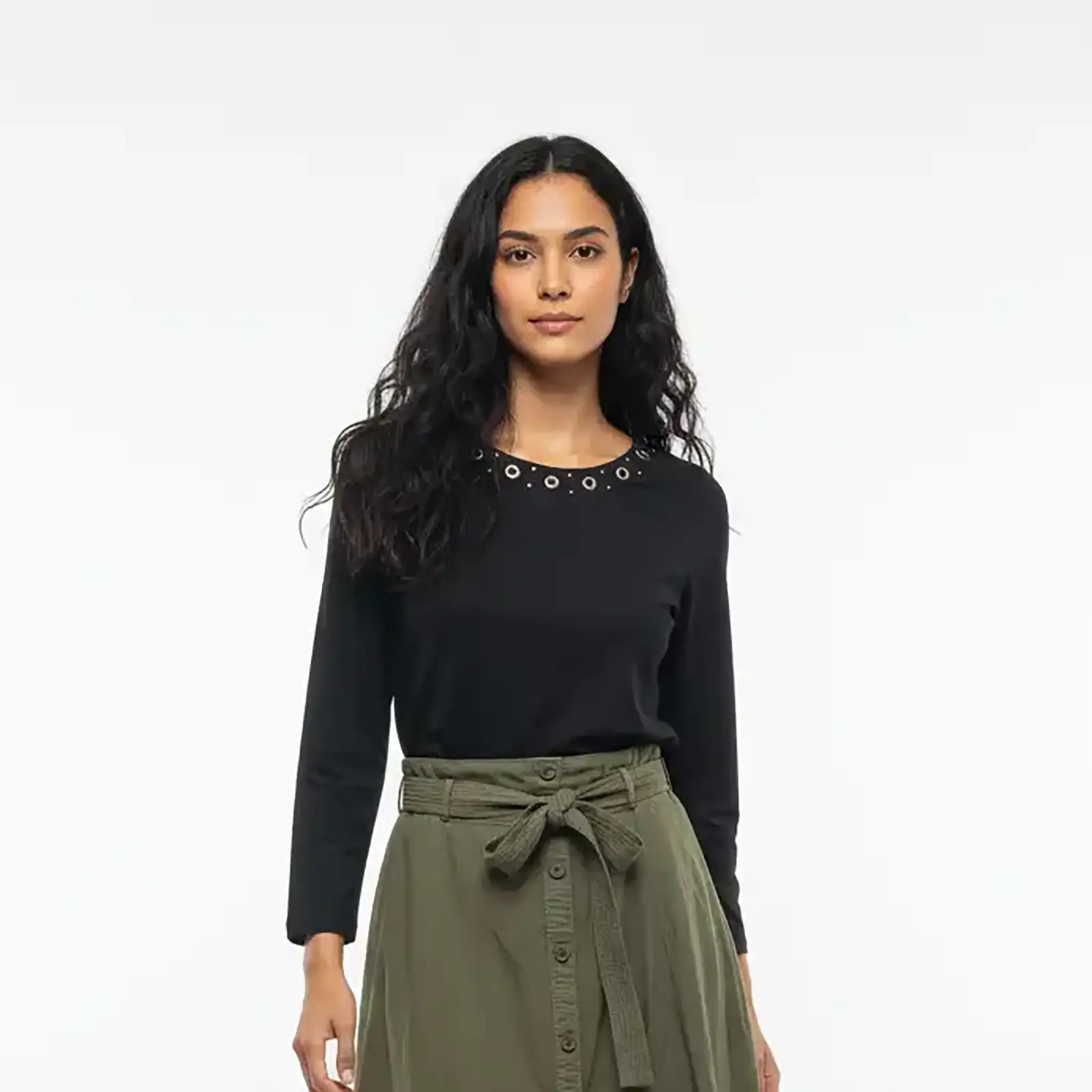 Camiseta Ilhos Decote - Preto